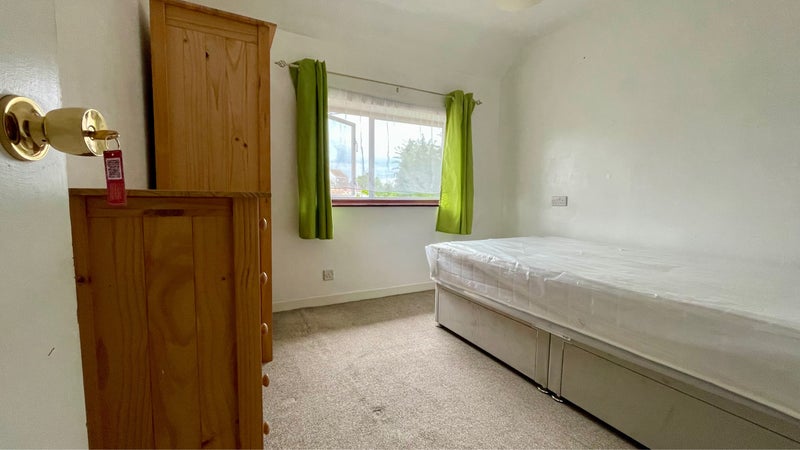 Photo 1: Bedroom