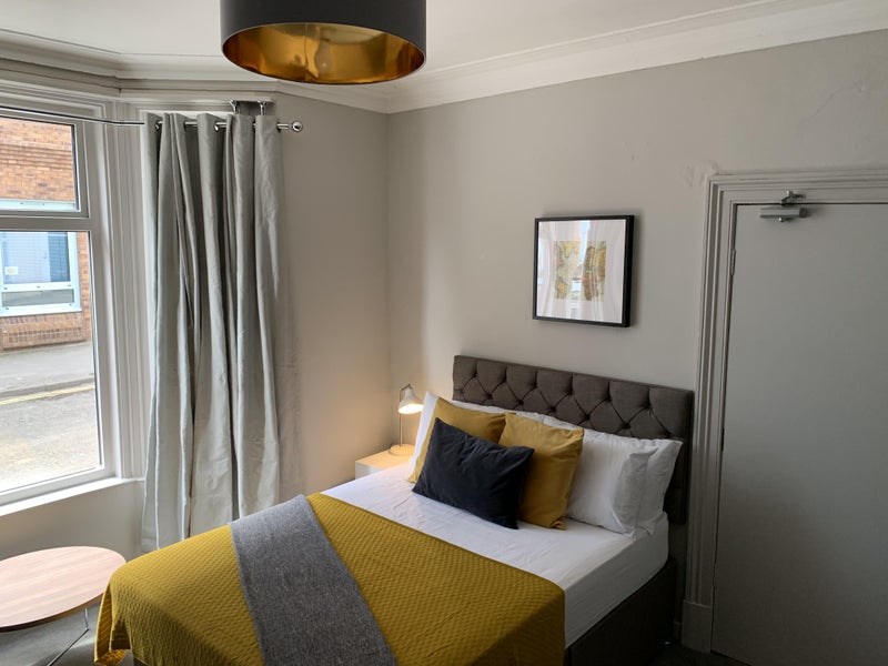 Photo 1: Room 1