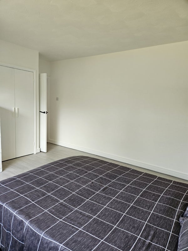 Photo 1: Double Bedroom Wardrobes