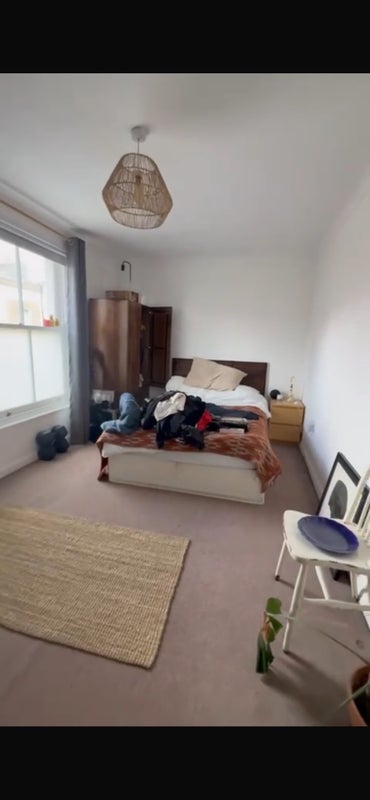 Photo 1: £1,100 bedroom 
