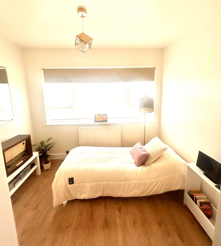 Photo 1: Bedroom