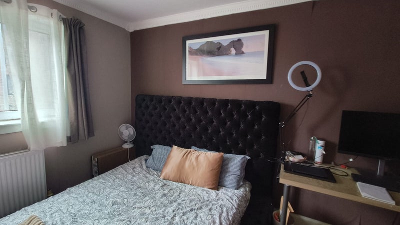Photo 1: Room 1 - 450