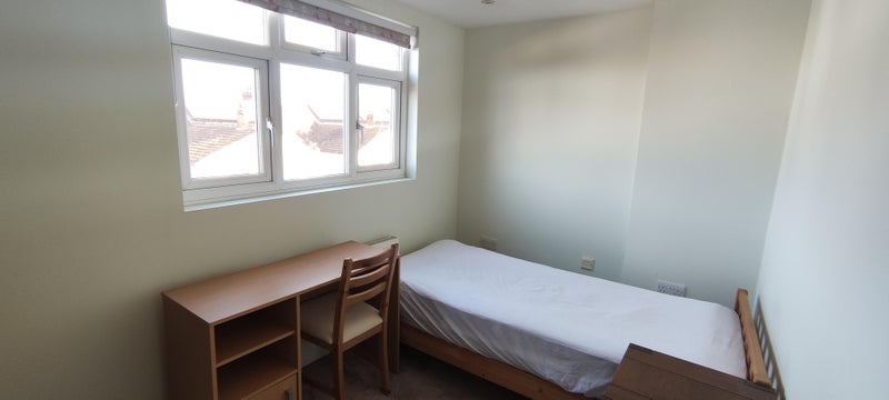 Photo 1: Bedroom 1