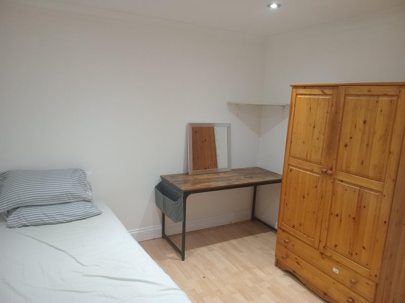 Photo 1: Bedroom 1