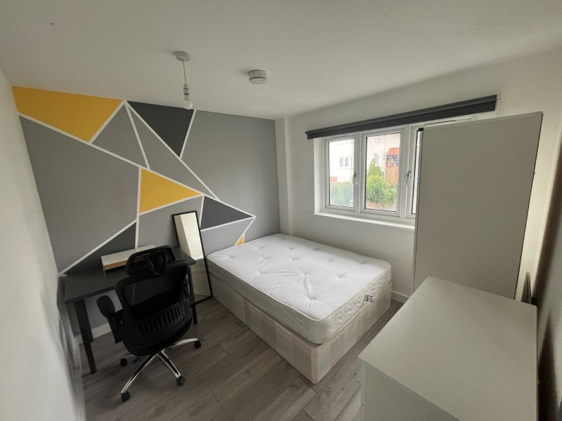 Photo 1: Large Double Room