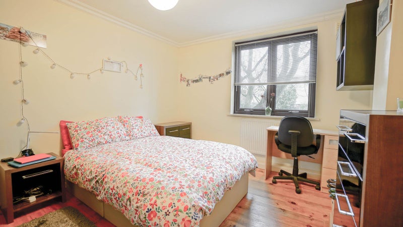 Photo 1: Bedroom 2