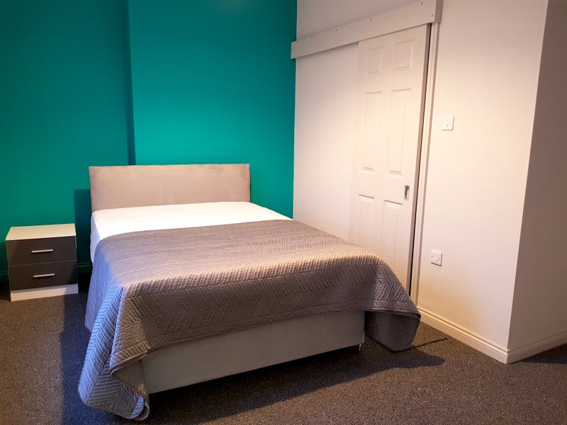 Photo 1: Room 6