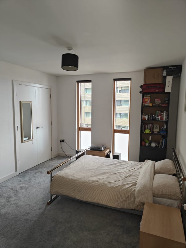 Photo 1: Bedroom