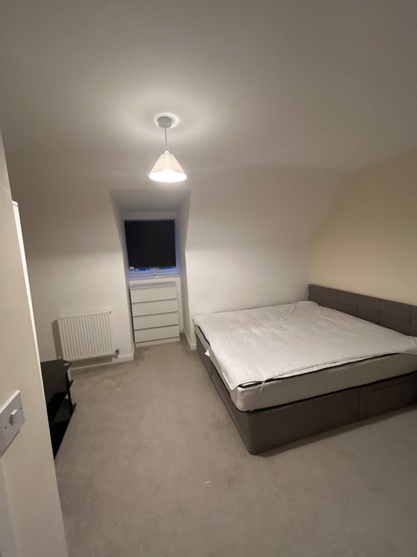 Photo 1: Bed