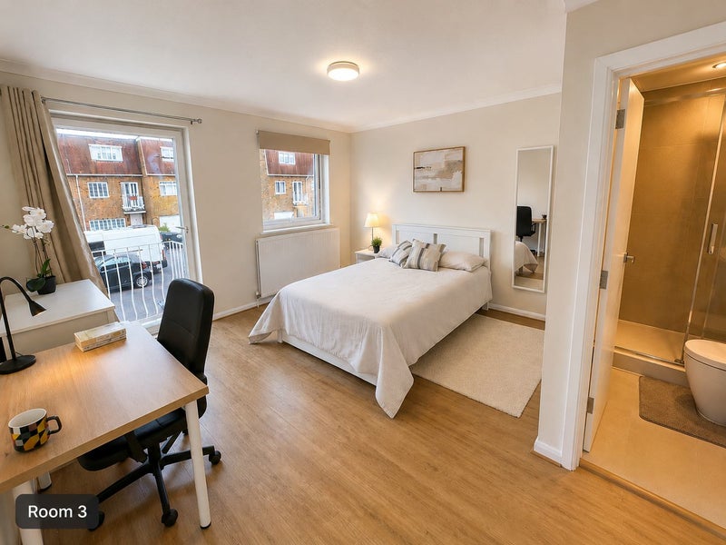 Photo 1: Room 3 £1200 + £100 bills