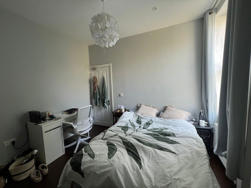 Photo 1: Room 2 / 988