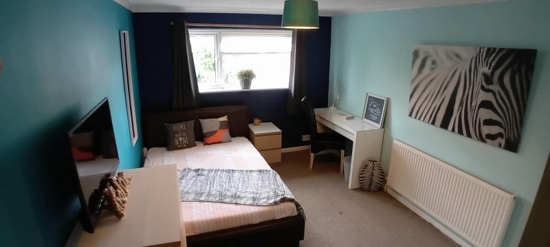 Photo 1: Dual aspect double en-suite room