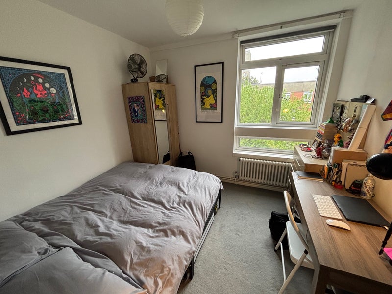 Photo 1: Bedroom