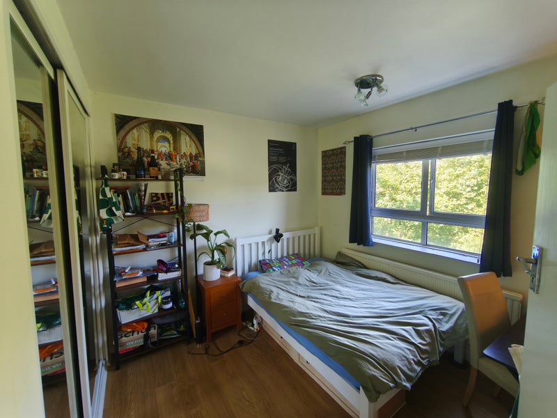 Photo 1: Room with double bed