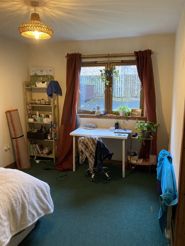 Photo 1: Bedroom