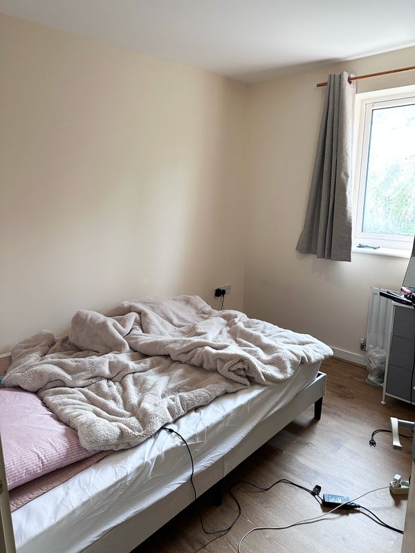 Photo 1: Bedroom