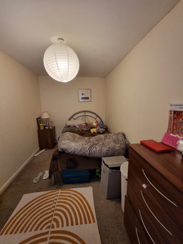 Photo 1: Double bedroom