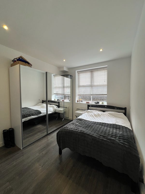 Photo 1: Free Bedroom 