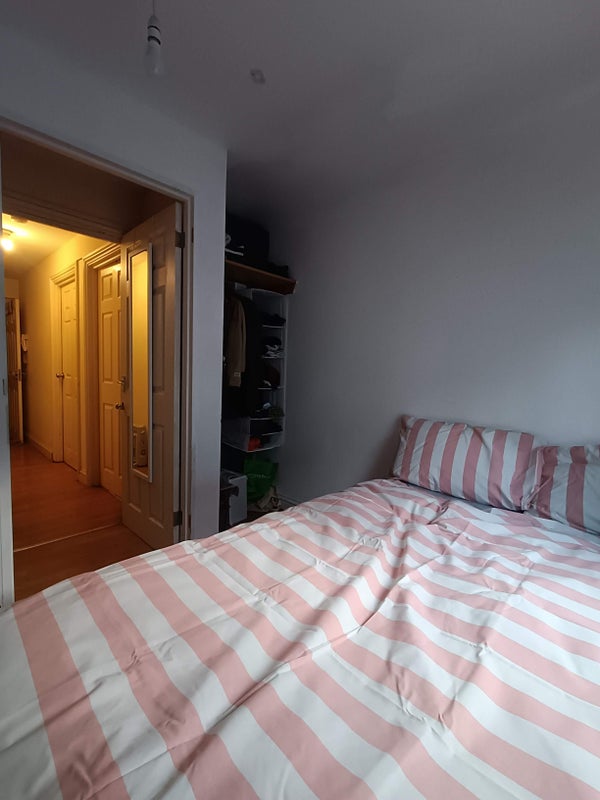 Photo 1: Bedroom