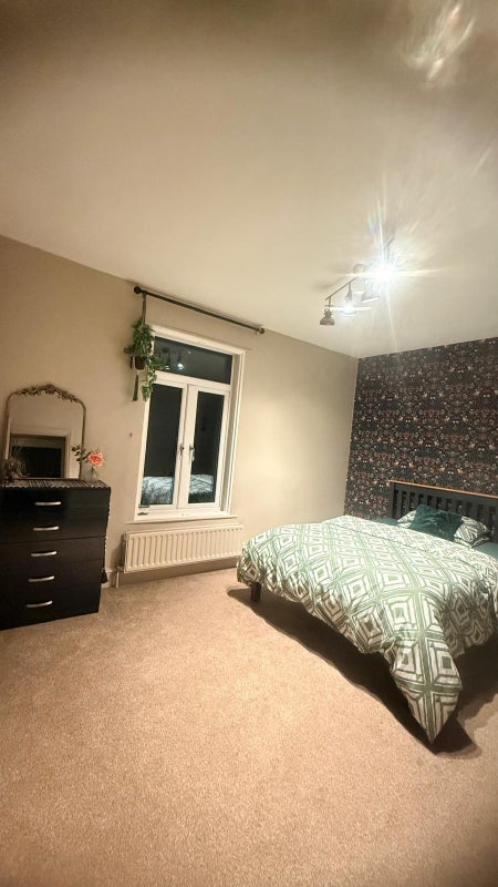 Photo 1: bed room