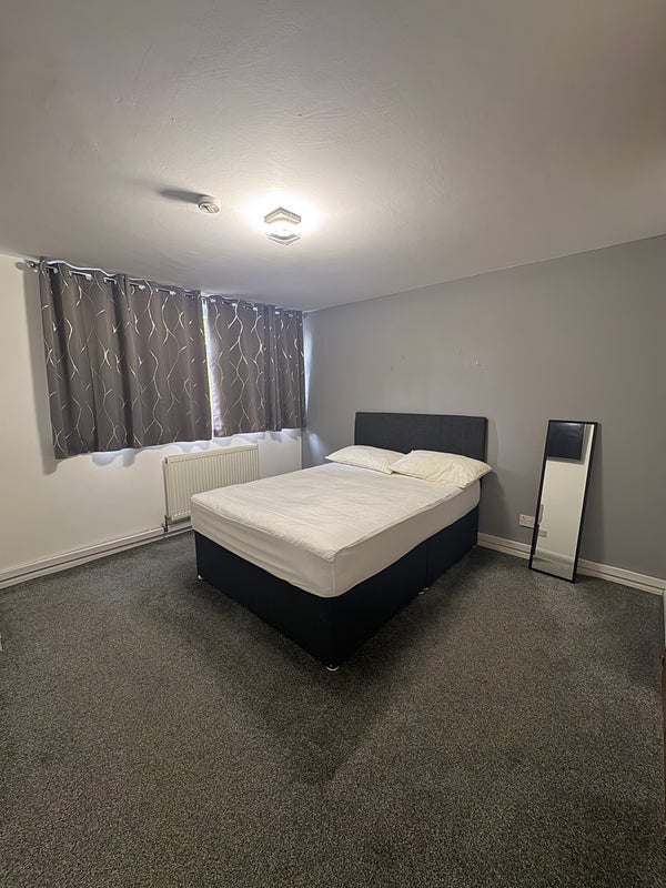 Photo 1: Room