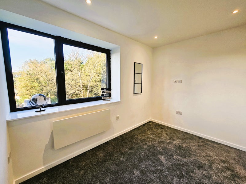 Photo 1: Bedroom