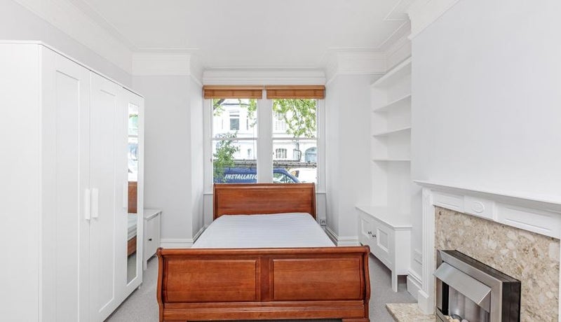 Photo 1: Bedroom