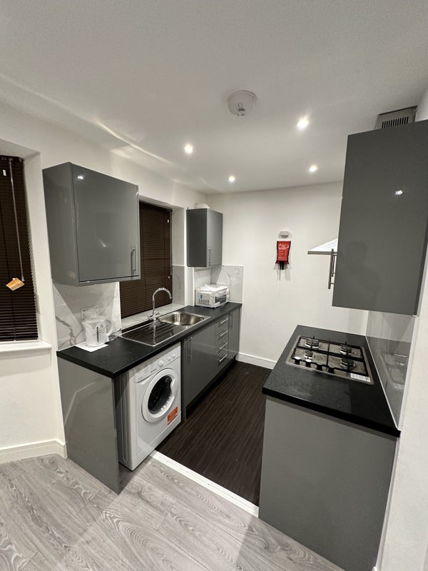 Photo 1: Kitchen 