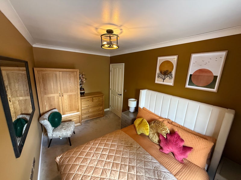 Photo 1: Bedroom