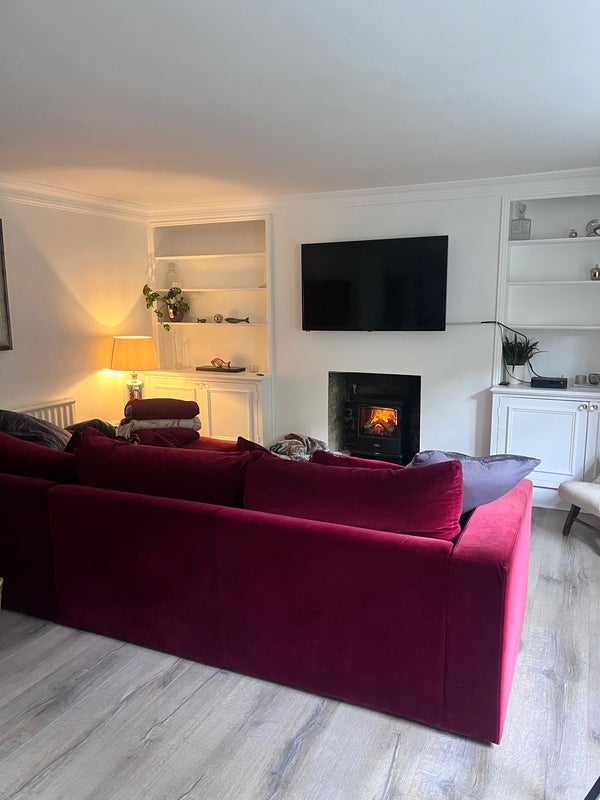 Photo 1: Gorgeous comfy sofa to watch Netflix 