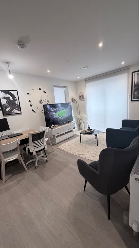 Photo 1: Sitting room