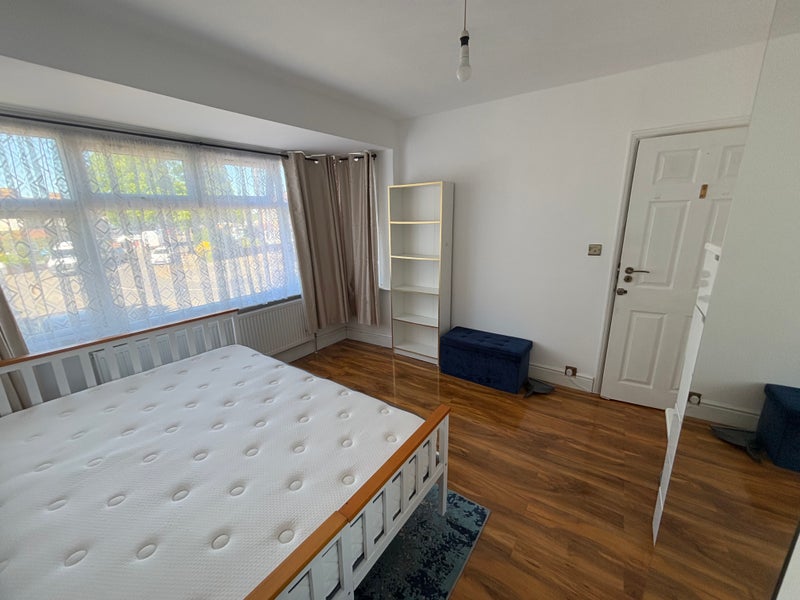 Photo 1: Bedroom
