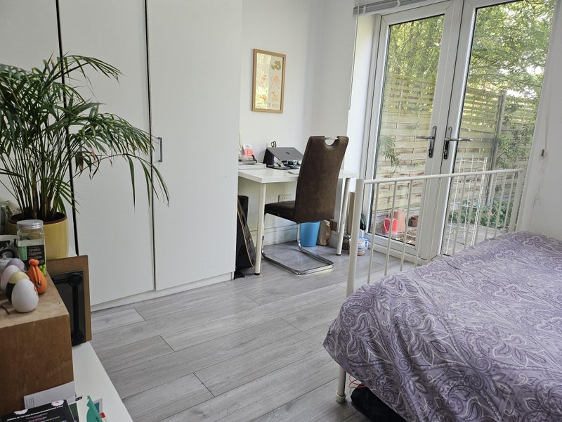 Photo 1: Room 1 (garden room)