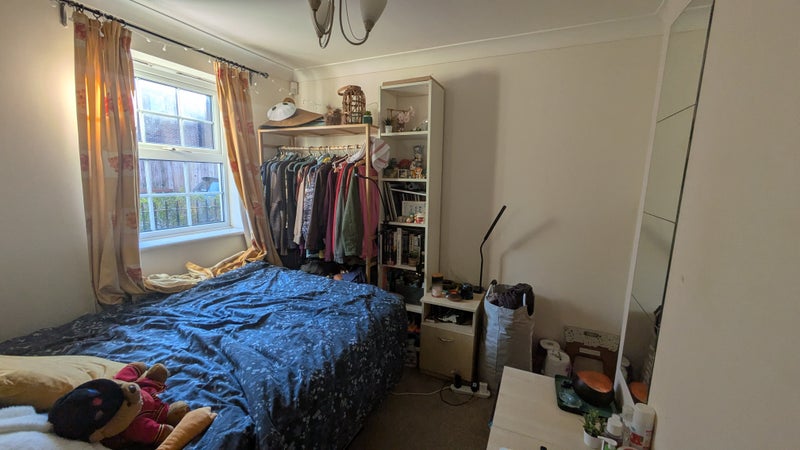 Photo 1: Available room w/doublebed