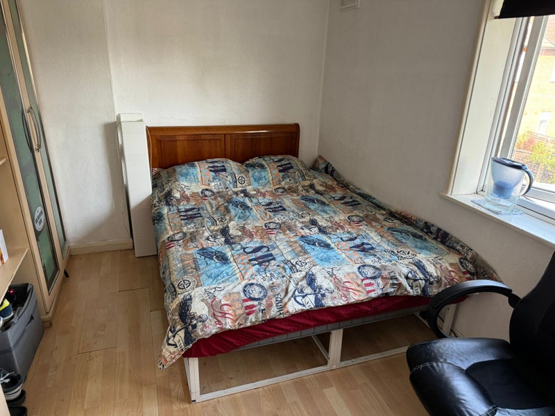 Photo 1: Bedroom