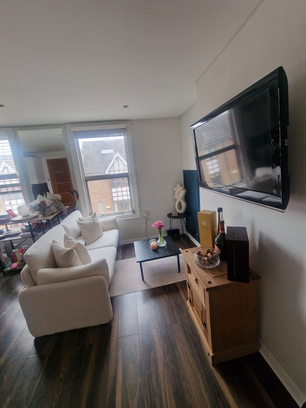 Photo 1: Spacious living room