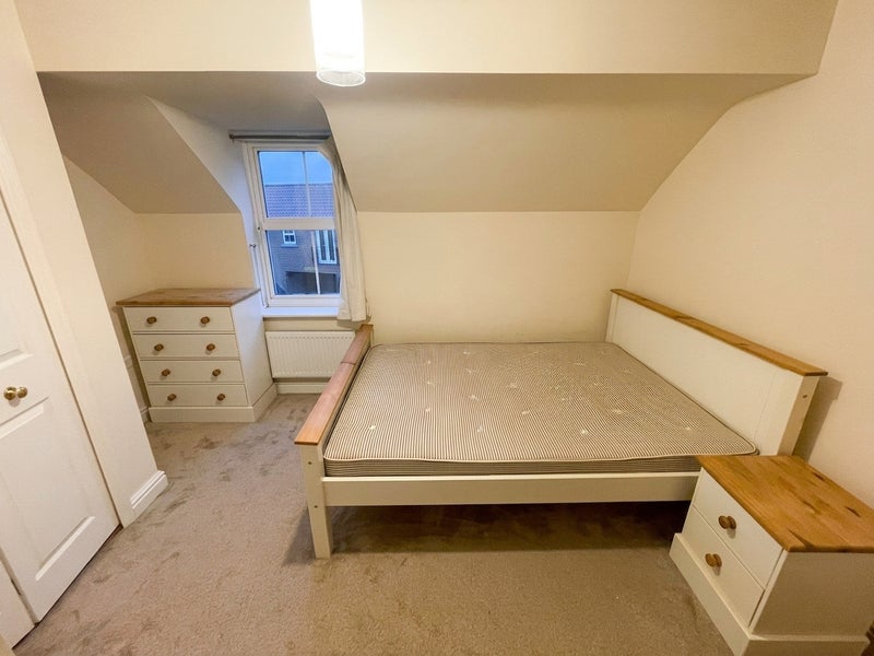 Photo 1: Bedroom
