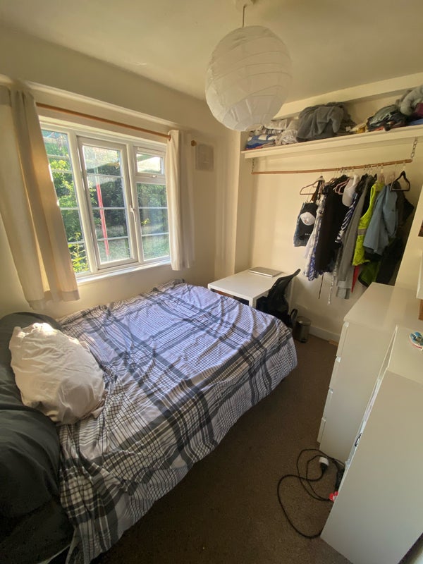 Photo 1: Bedroom