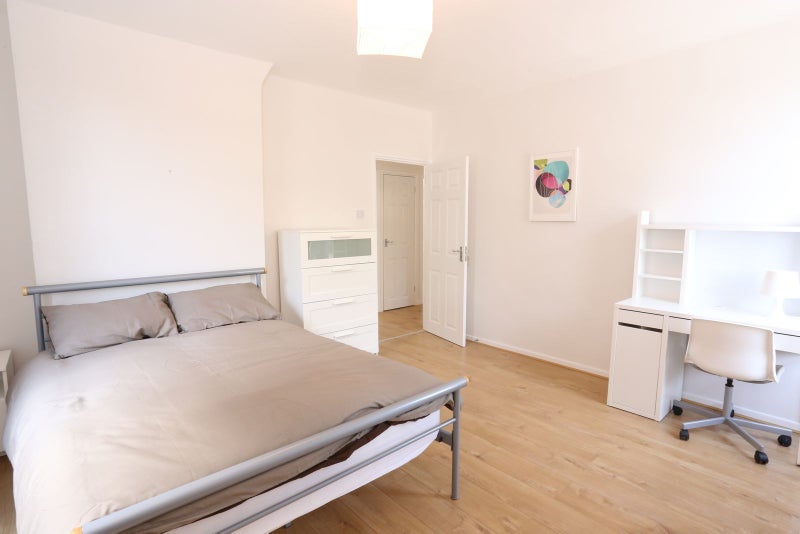 Photo 1: Bedroom 4