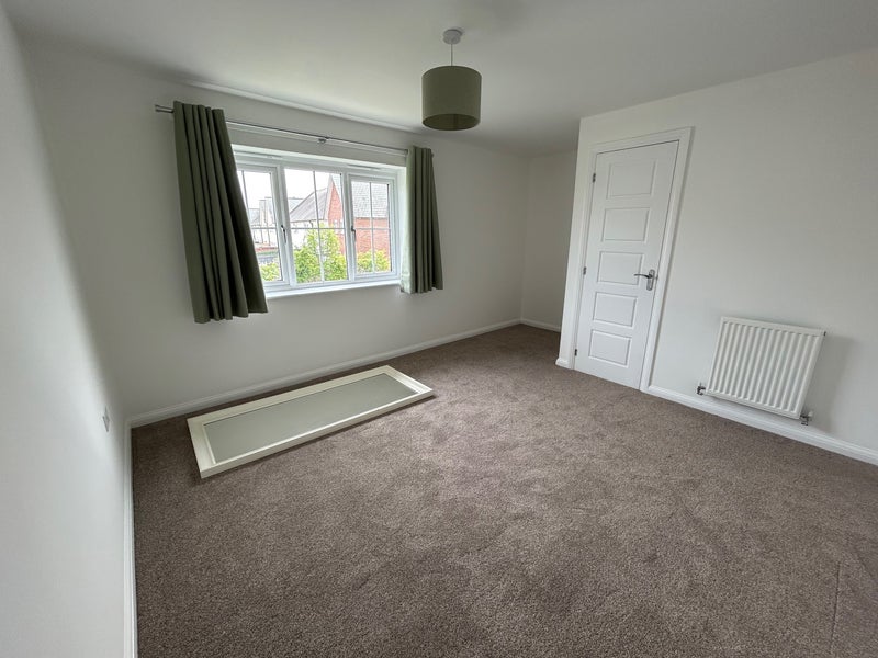 Photo 1: Big spacious double bedroom