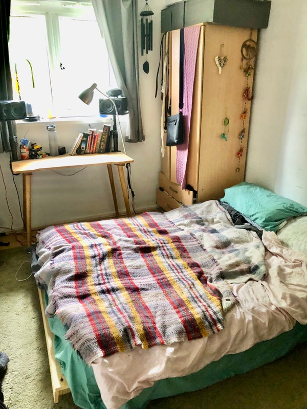 Photo 1: Bedroom 