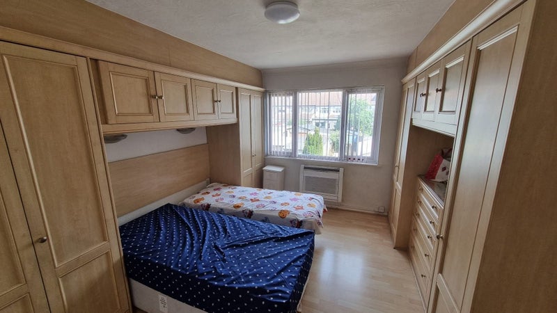 Photo 1: Fully furnished double room