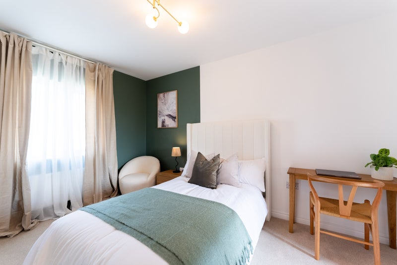 Photo 1: Room 2