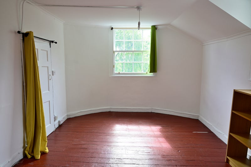 Photo 1: Bedroom