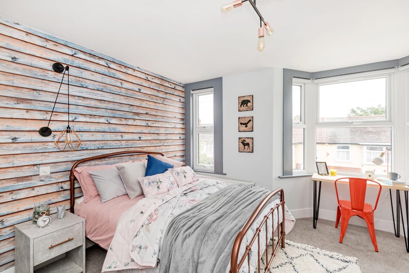 Photo 1: Bedroom
