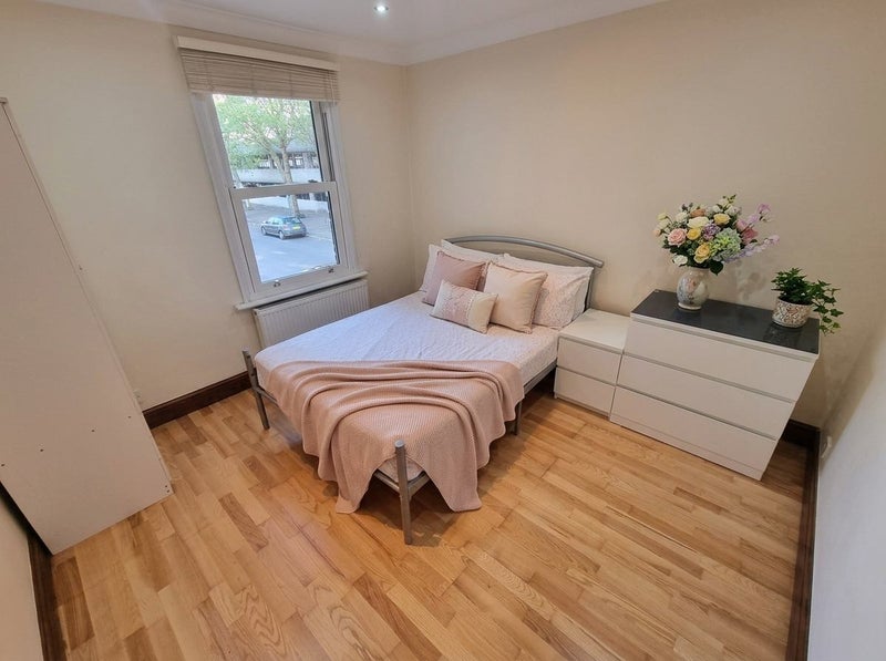 Photo 1: 🌷 Beautiful Cosy Room