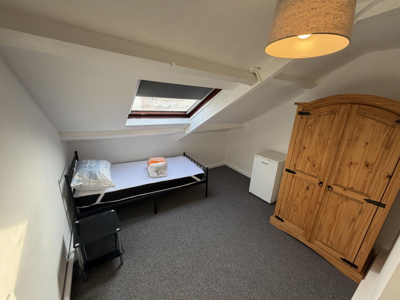 Photo 1: Loft Room