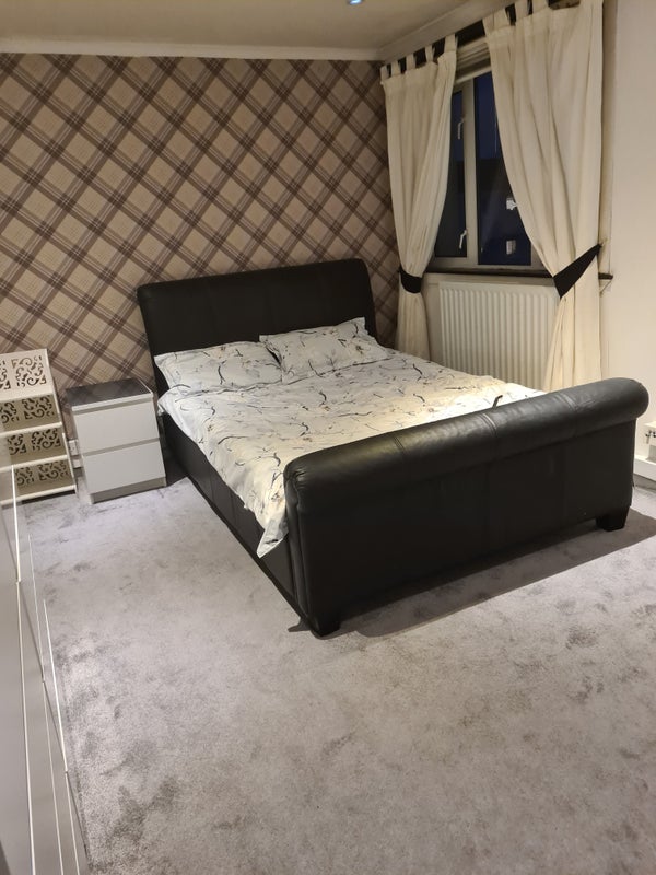 Photo 1: bedroom 3 available now