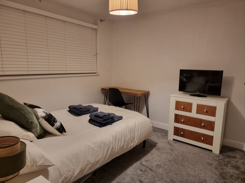 Photo 1: Bedroom