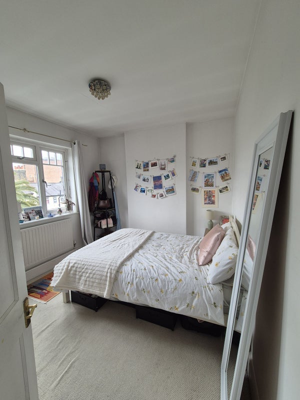 Photo 1: Bedroom